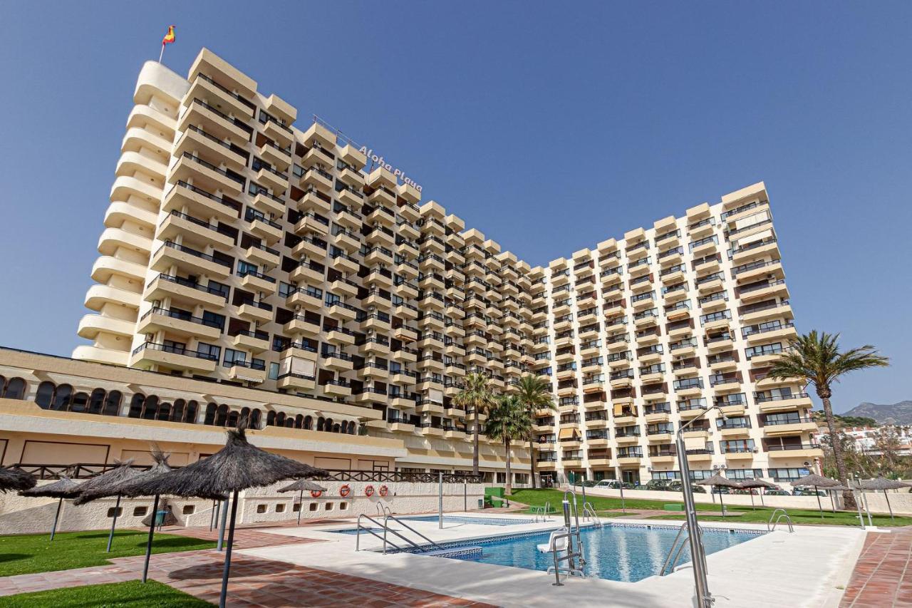 Beachfront With Spectacular Views And Swimming Pool 베날마데나코스타 외부 사진