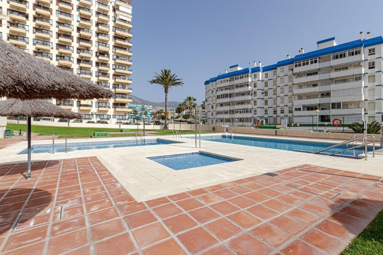 Beachfront With Spectacular Views And Swimming Pool 베날마데나코스타 외부 사진
