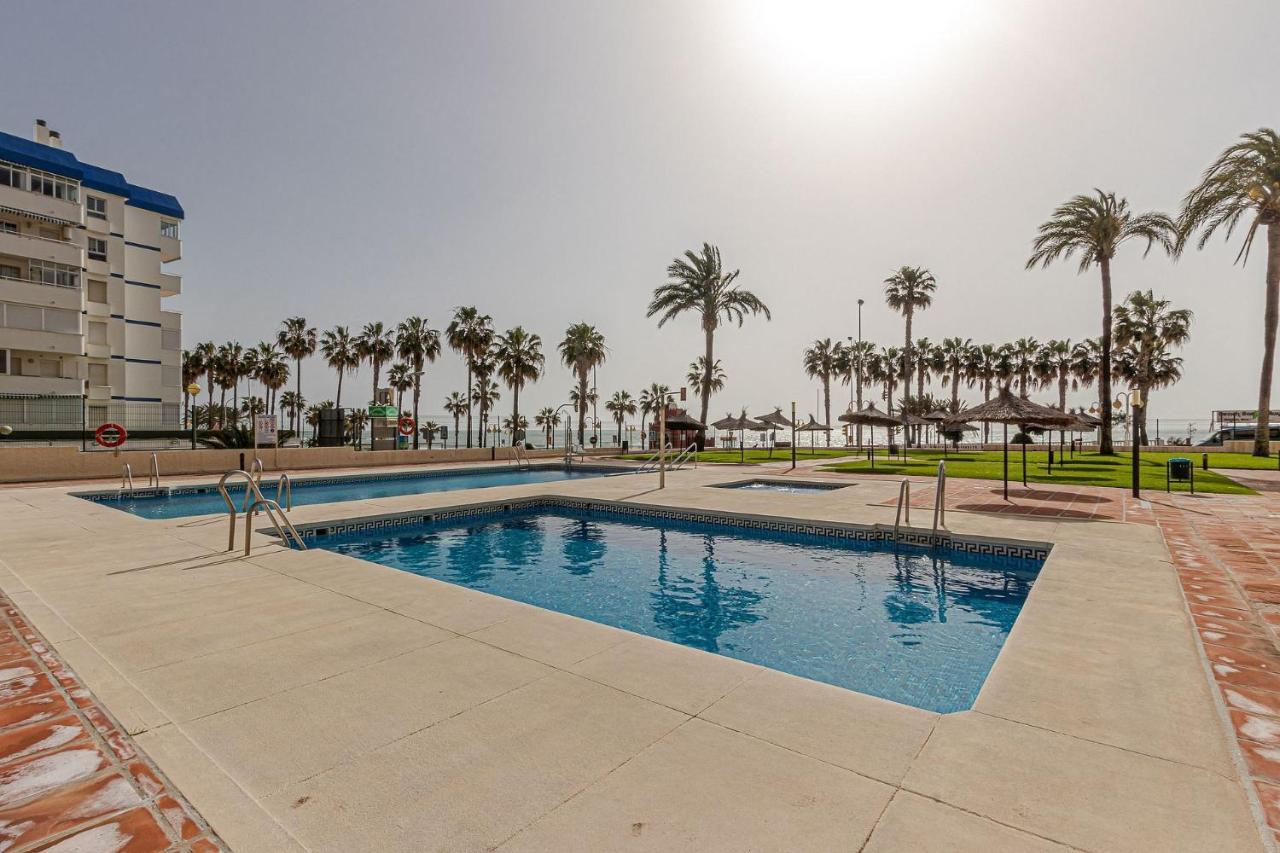 Beachfront With Spectacular Views And Swimming Pool 베날마데나코스타 외부 사진