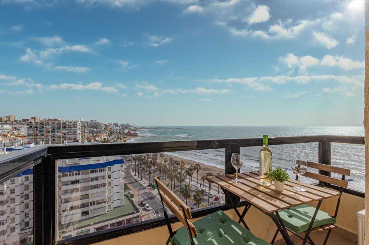 Beachfront With Spectacular Views And Swimming Pool 베날마데나코스타 외부 사진